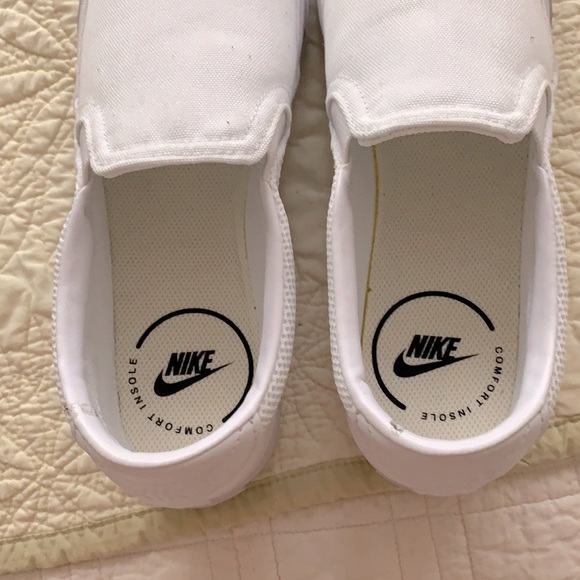 🌀 SOLD 🌀 SOLD 🌀 NEW Nike canvas slip-ons. - Picture 7 of 9